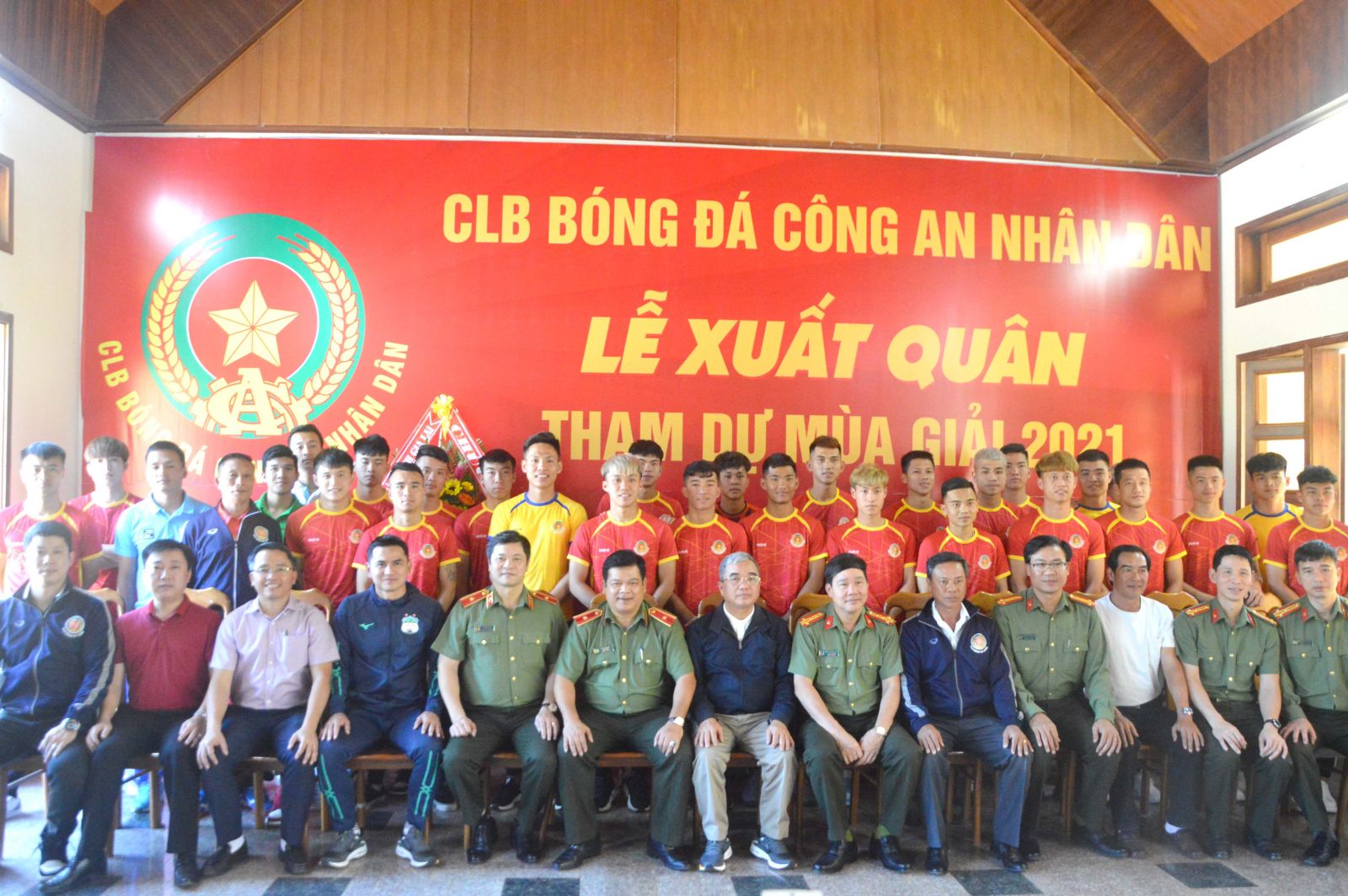 Kiatisak dự lễ xuất quân CLB Bóng đá Công an Nhân dân